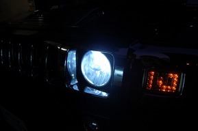 ハマーH2 ﾛｰﾋﾞｰﾑHID８０００K取り付け　加工