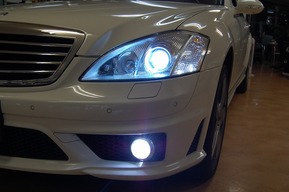 W221FOGランプHID化、ロービーム８０００ケルビン交換