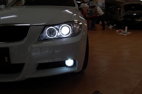 BMW E91 フォグランプHIDキット取付 イカリングLED