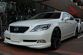 LEXUS LS600h ZONI フロントリップエアロ LEXANI　22インチ取り付け