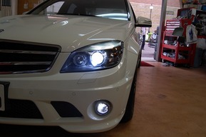 AMG C63フォグランプLEDバルブ交換カスタム スモールLED HIDカスタム