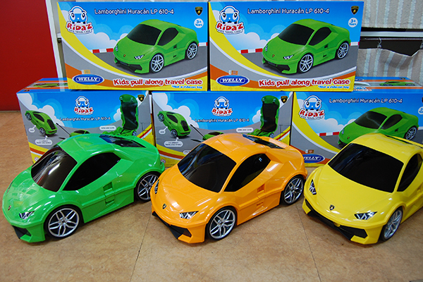 車型キャリーケース