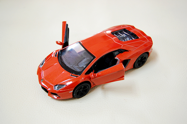 1/36 ランボルギーニ アヴェンタドール
